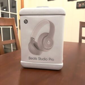 Beats by Dre Studio Pro Over-Ear Headphones - White
